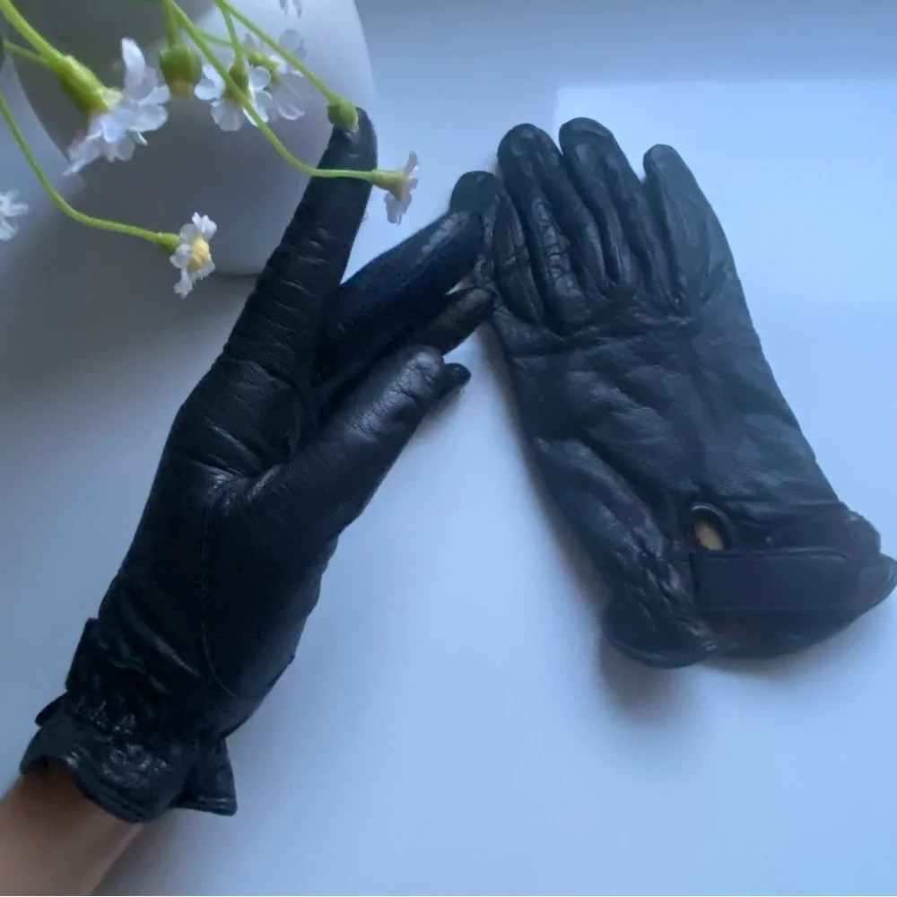 Women's Black Leather Gloves On a Velcro Size Small